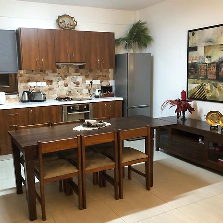 Diamond Stone Wooden Guest House Chandria Esterno foto