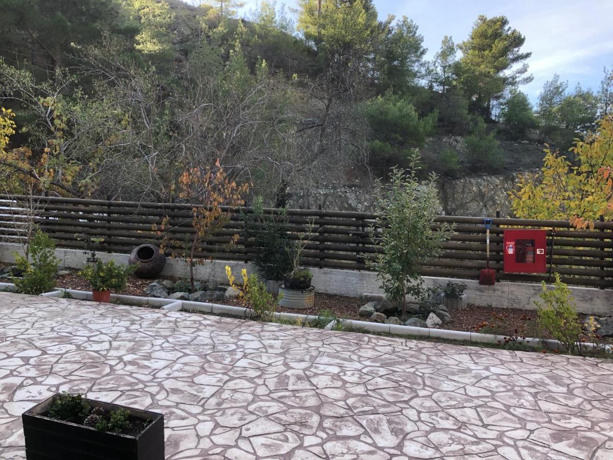 Diamond Stone Wooden Guest House Chandria Esterno foto
