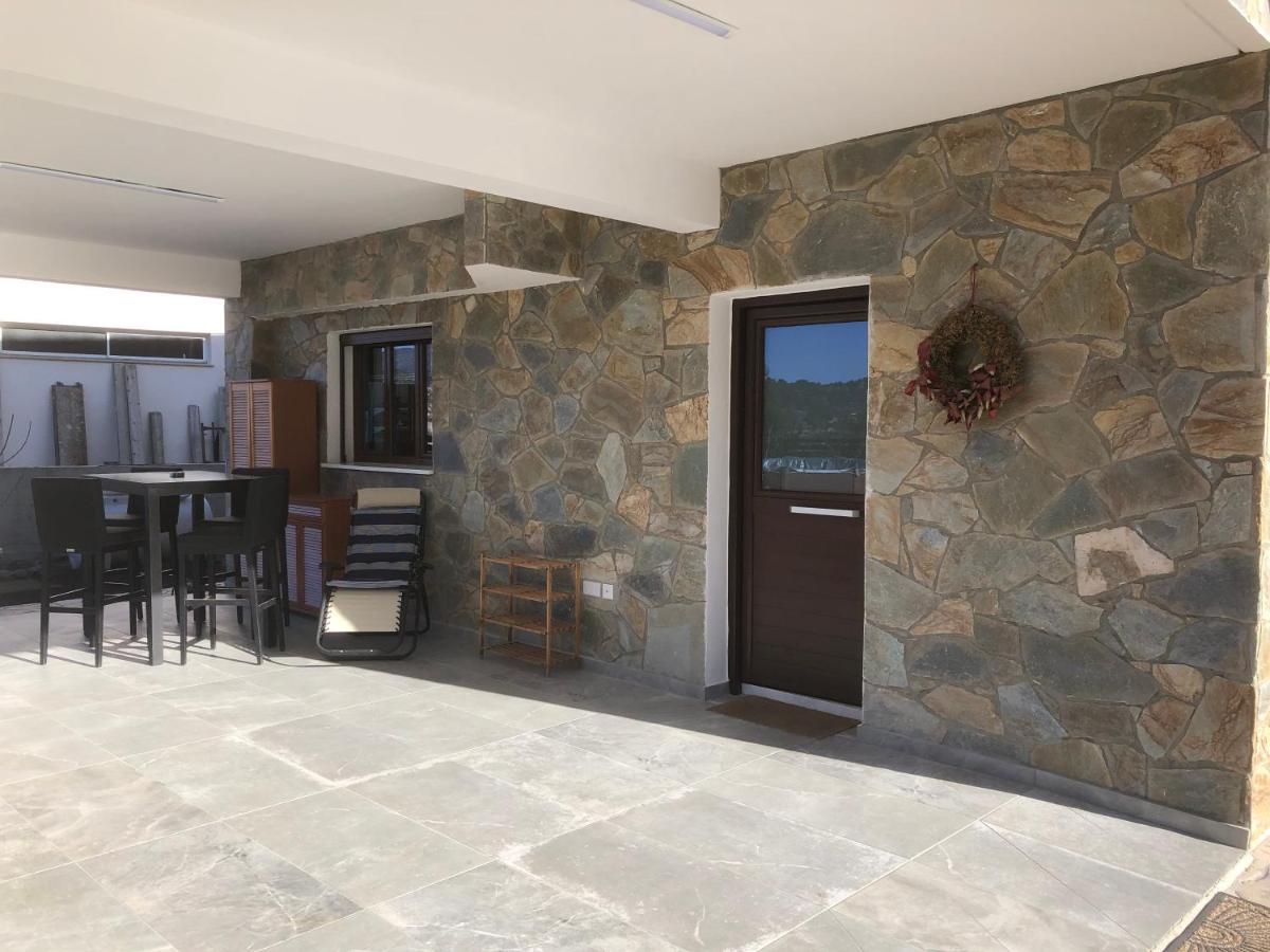 Diamond Stone Wooden Guest House Chandria Esterno foto