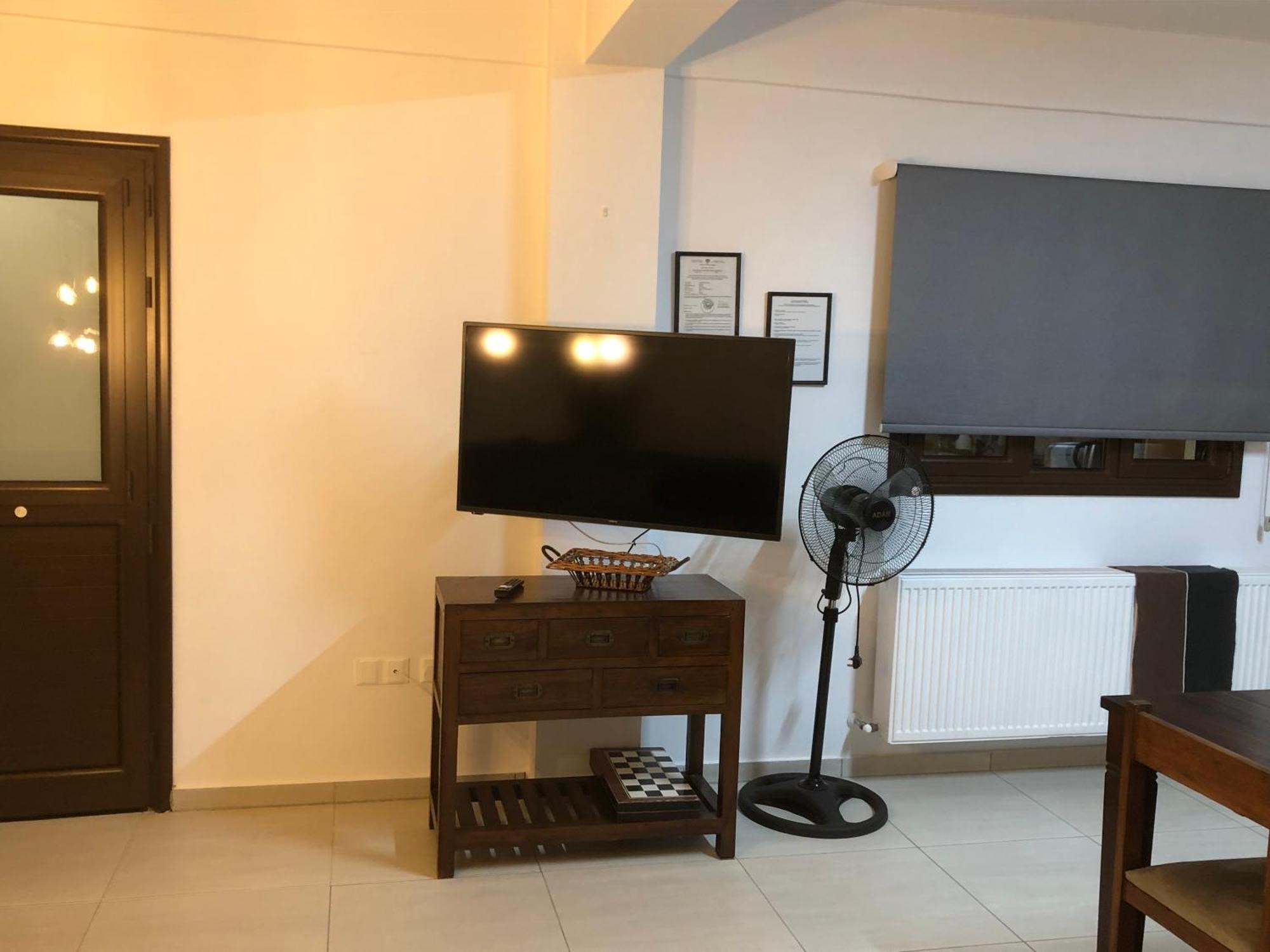 Diamond Stone Wooden Guest House Chandria Esterno foto