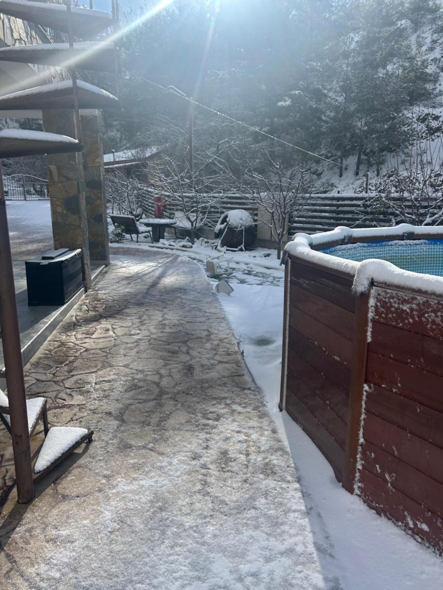 Diamond Stone Wooden Guest House Chandria Esterno foto