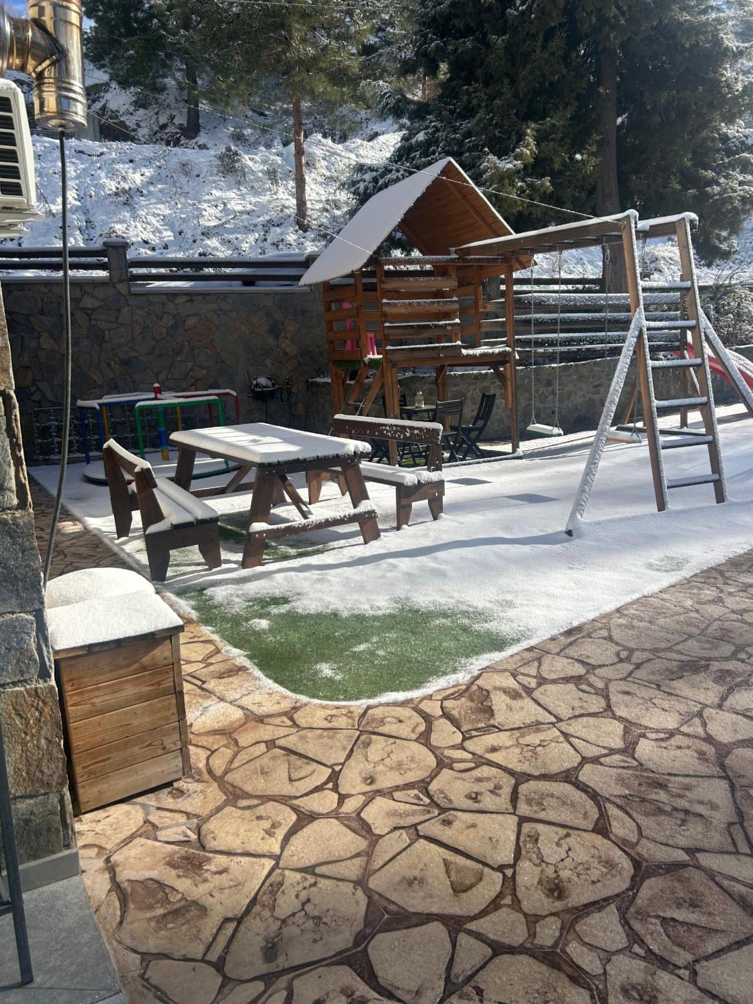 Diamond Stone Wooden Guest House Chandria Esterno foto